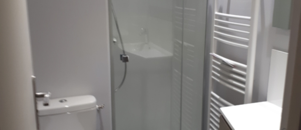 salle de bain moderne petit espace